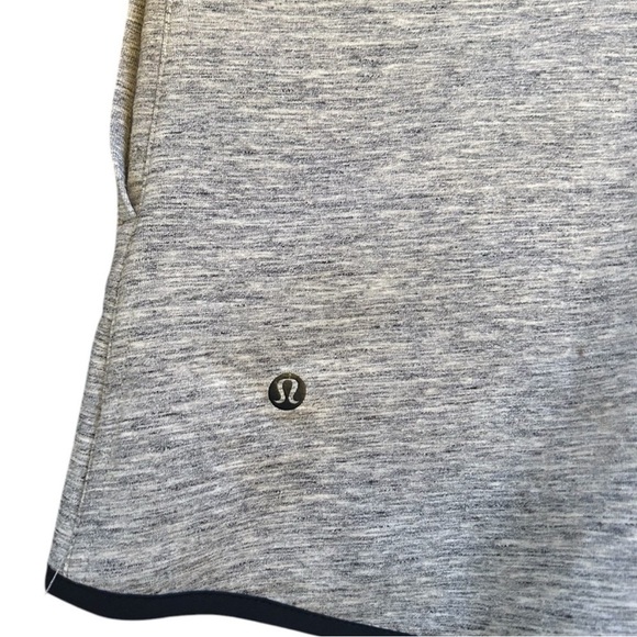 Lululemon Insculpt Vest Size 8 REVERSIBLE Light Gray with black Trim - Picture 10 of 14